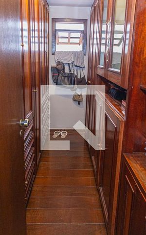 Casa à venda com 459m², 4 quartos e 4 vagasCloset
