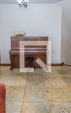 Casa à venda com 459m², 4 quartos e 4 vagasSala / 2º andar