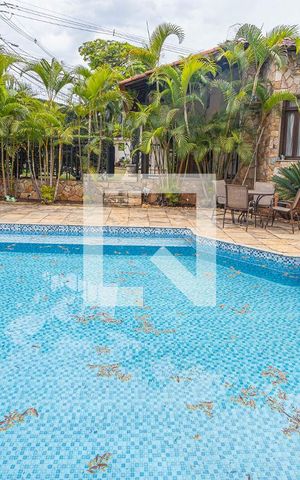 Casa à venda com 459m², 4 quartos e 4 vagasPiscina / Jardim