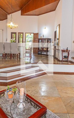 Casa à venda com 459m², 4 quartos e 4 vagasSala