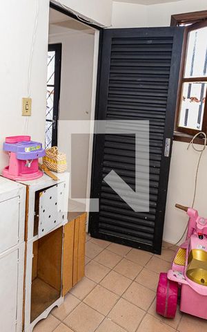 Casa à venda com 459m², 4 quartos e 4 vagasDCE completo