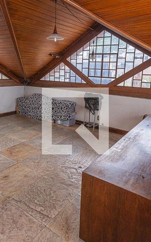 Casa à venda com 459m², 4 quartos e 4 vagasSotão 