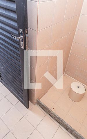 Casa à venda com 459m², 4 quartos e 4 vagasDCE completo