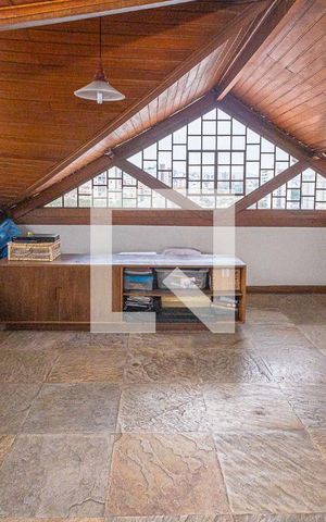 Casa à venda com 459m², 4 quartos e 4 vagasSotão 