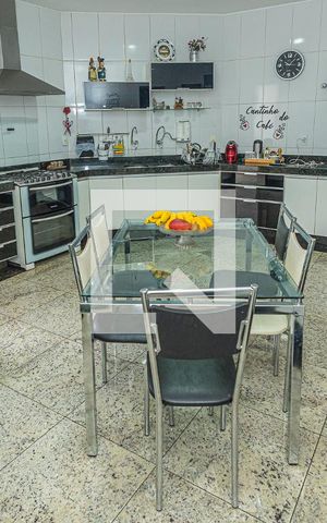 Casa à venda com 459m², 4 quartos e 4 vagasCozinha