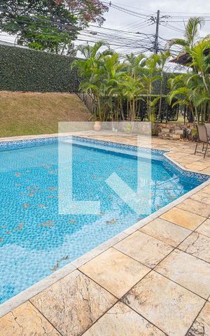 Casa à venda com 459m², 4 quartos e 4 vagasPiscina / Jardim