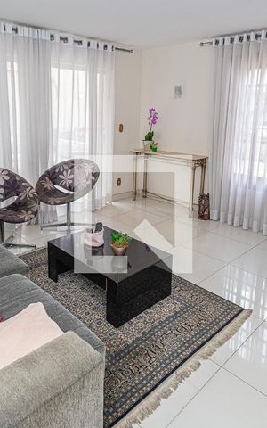 Casa à venda com 459m², 4 quartos e 4 vagasSala