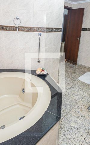 Casa à venda com 459m², 4 quartos e 4 vagasSuite