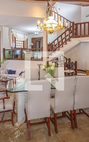Casa à venda com 459m², 4 quartos e 4 vagasSala