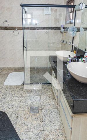 Casa à venda com 459m², 4 quartos e 4 vagasSuite