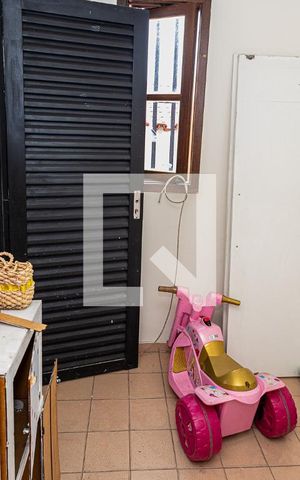 Casa à venda com 459m², 4 quartos e 4 vagasDCE completo
