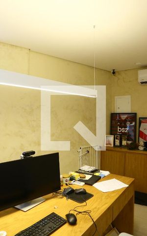 Casa de condomínio à venda com 400m², 4 quartos e 3 vagas Casa de condomínio à venda com 400m², 4 quartos e 3 vagasEscritório