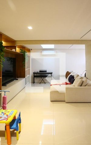 Casa de condomínio à venda com 400m², 4 quartos e 3 vagas Casa de condomínio à venda com 400m², 4 quartos e 3 vagasSala