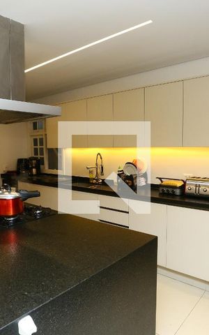 Casa de condomínio à venda com 400m², 4 quartos e 3 vagas Casa de condomínio à venda com 400m², 4 quartos e 3 vagasCozinha