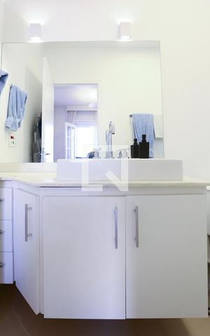 Casa de condomínio à venda com 400m², 4 quartos e 3 vagas Casa de condomínio à venda com 400m², 4 quartos e 3 vagasBanheiro da Suíte 1