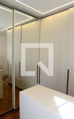 Casa de condomínio à venda com 400m², 4 quartos e 3 vagas Casa de condomínio à venda com 400m², 4 quartos e 3 vagasCloset da suíte 2