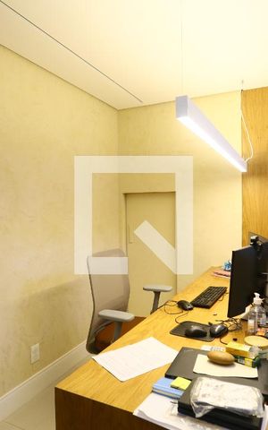 Casa de condomínio à venda com 400m², 4 quartos e 3 vagas Casa de condomínio à venda com 400m², 4 quartos e 3 vagasEscritório