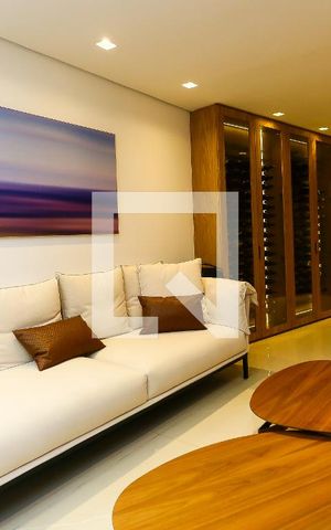 Casa de condomínio à venda com 400m², 4 quartos e 3 vagas Casa de condomínio à venda com 400m², 4 quartos e 3 vagasSala