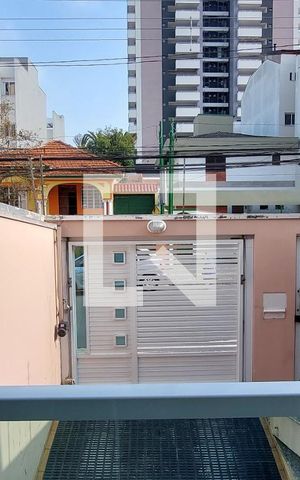 Casa à venda com 298m², 3 quartos e 6 vagas Casa à venda com 298m², 3 quartos e 6 vagasSacada