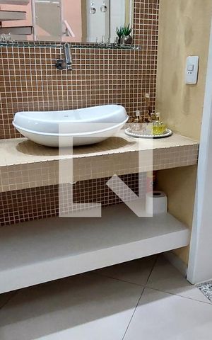 Casa à venda com 298m², 3 quartos e 6 vagas Casa à venda com 298m², 3 quartos e 6 vagasBanheiro
