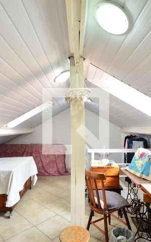 Casa de condomínio à venda com 160m², 3 quartos e 2 vagasSotão