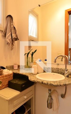 Casa de condomínio à venda com 160m², 3 quartos e 2 vagasLavabo