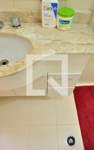 Casa de condomínio à venda com 160m², 3 quartos e 2 vagasBanheiro da Suíte 