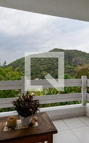 Casa de condomínio à venda com 290m², 4 quartos e 1 vaga Casa de condomínio à venda com 290m², 4 quartos e 1 vagaSala