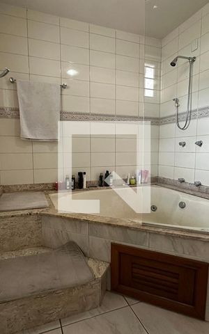 Casa à venda com 300m², 5 quartos e 2 vagasBanheiro da Suíte