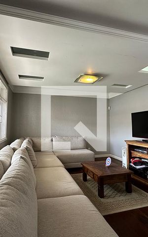 Casa à venda com 300m², 5 quartos e 2 vagasSala