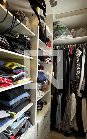 Casa à venda com 300m², 5 quartos e 2 vagasCloset da suíte