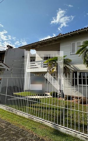 Casa à venda com 300m², 5 quartos e 2 vagasFachada
