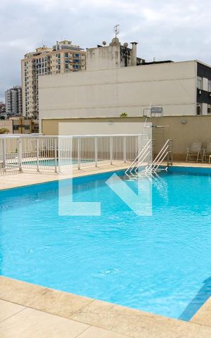 Apartamento à venda com 75m², 3 quartos e 2 vagas Apartamento à venda com 75m², 3 quartos e 2 vagasÁrea comum - Piscina