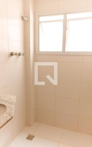 Apartamento à venda com 75m², 3 quartos e 2 vagas Apartamento à venda com 75m², 3 quartos e 2 vagasBanheiro da Suíte
