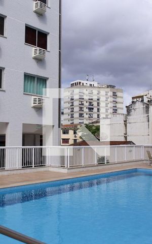 Apartamento à venda com 94m², 4 quartos e 2 vagas Apartamento à venda com 94m², 4 quartos e 2 vagasÁrea Comum - Piscina