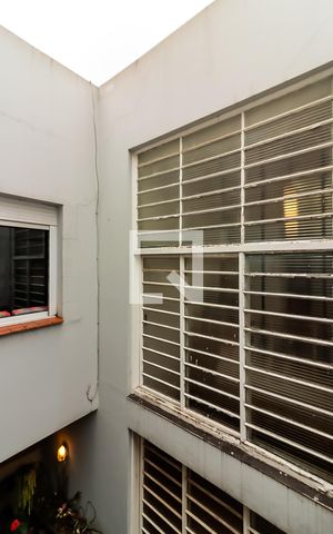 Casa à venda com 278m², 4 quartos e 4 vagas Casa à venda com 278m², 4 quartos e 4 vagasSacada 1