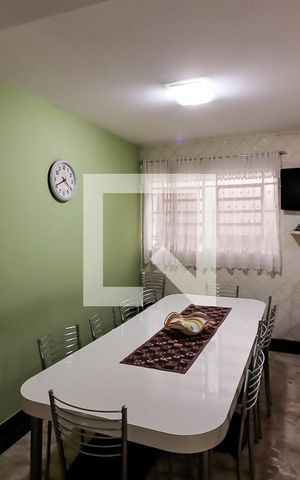 Casa à venda com 278m², 4 quartos e 4 vagas Casa à venda com 278m², 4 quartos e 4 vagasCopa