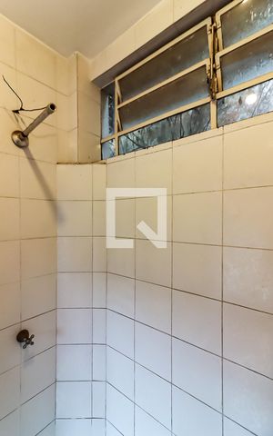 Casa à venda com 278m², 4 quartos e 4 vagas Casa à venda com 278m², 4 quartos e 4 vagasBanheiro de serviço