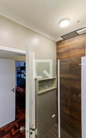 Casa à venda com 278m², 4 quartos e 4 vagas Casa à venda com 278m², 4 quartos e 4 vagasBanheiro Social
