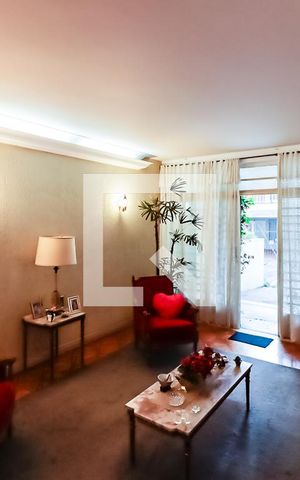Casa à venda com 278m², 4 quartos e 4 vagas Casa à venda com 278m², 4 quartos e 4 vagasSala 1