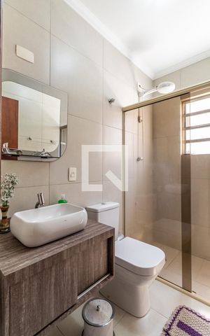 Casa à venda com 125m², 3 quartos e 2 vagasBanheiro