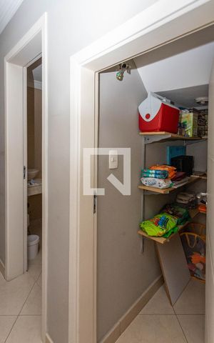 Casa à venda com 322m², 3 quartos e 2 vagas Casa à venda com 322m², 3 quartos e 2 vagasCorredor - despensa