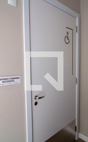 Apartamento à venda com 30m², 1 quarto e sem vaga Apartamento à venda com 30m², 1 quarto e sem vagaArea Comum - Banheiro Adaptado