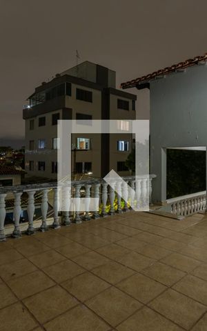 Casa à venda com 390m², 4 quartos e 4 vagas Casa à venda com 390m², 4 quartos e 4 vagasVaranda da suíte