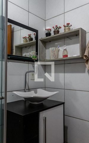 Casa à venda com 40m², 2 quartos e 1 vaga Casa à venda com 40m², 2 quartos e 1 vagaBanheiro