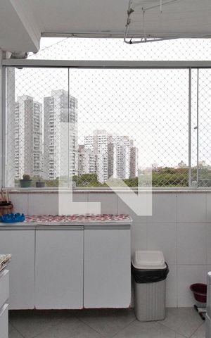 Apartamento à venda com 175m², 3 quartos e 1 vagaÁrea de Serviço