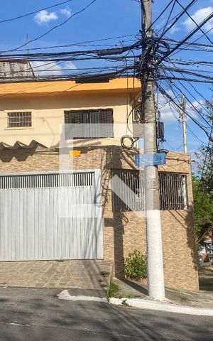 Casa à venda com 164m², 4 quartos e 3 vagas Casa à venda com 164m², 4 quartos e 3 vagasFachada