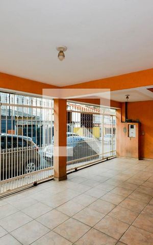 Casa à venda com 190m², 2 quartos e 2 vagas Casa à venda com 190m², 2 quartos e 2 vagasGaragem