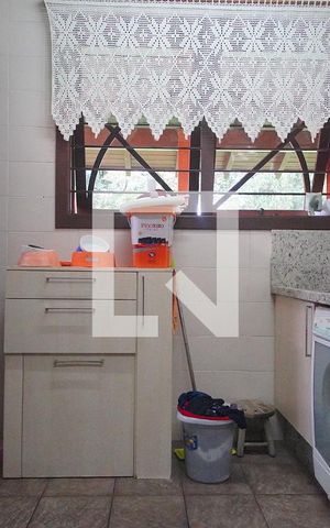 Casa à venda com 450m², 3 quartos e 2 vagasÁrea de Serviço