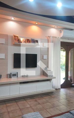 Casa à venda com 450m², 3 quartos e 2 vagasSala de TV